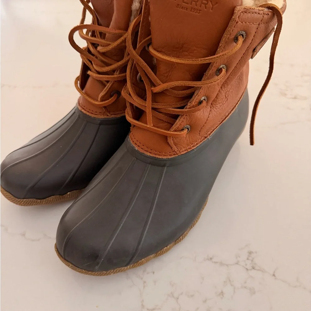 Sperry women’s Tan Leather Boots salt water